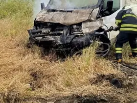 Defne’de pikap alevlere teslim oldu

