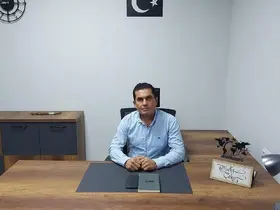 Demircilik yapan muhtar iş kazası geçirdi
