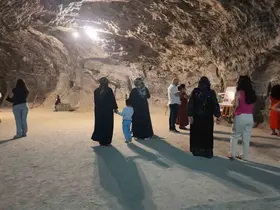 Denizde değil, yerin 150 metre altında serinliyorlar
