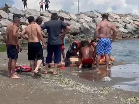 Denizde fenalaşan vatandaşa dakikalarca kalp masajı yapıldı
