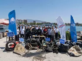 Denizden çıkanlar pes dedirtti: Klozet kapağı ve araba lastiği bile var

