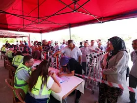 Denizli Büyükşehirin sera naylonu desteğinin ilk dağıtımı Kale’de gerçekleştirildi
