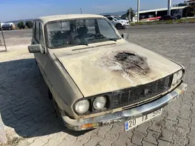 Denizli'de seyir halindeki otomobil alev aldı