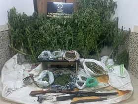 Denizli’de evlerinde uyuşturucu madde çıkan 3 zehir tacirinden 2’si tutuklandı

