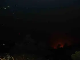 Denizli’deki orman yangını gece saatlerinde rüzgarın etkisiyle tekrardan etkili oldu
