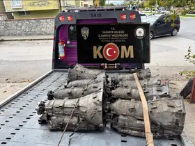 Depolar didik didik arandı, yüzlerce kaçak ürün çıktı: 2 gözaltı
