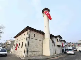 Depremde hasar alan cami yeniden ibadete açıldı
