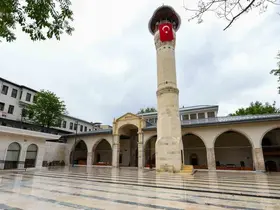Depremde hasar gören 583 yıllık tarihi Ulu Cami’nin resmi açılışı gerçekleştirildi
