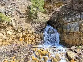 Depremde kuruyan su kaynağı 3 yıl sonra yeniden akmaya başladı

