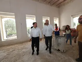 Depremde zarar gören tarihi valilik konutunda çalışmalar sürüyor
