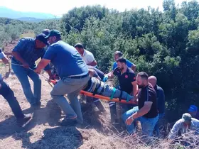 Dereye devrilen traktörün sürücüsü hayatını kaybetti
