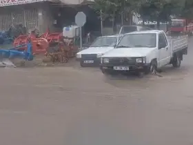 Develi’de sağanak yağış etkili oldu
