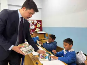 Digor Kaymakamı Kahraman’dan Derinöz köyü okuluna ziyaret
