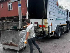 Dilovası’nda çöp konteynerleri dezenfekte ediliyor
