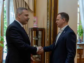 Dışişleri Bakanı Fidan, Putin’in Danışmanı Medinskiy ile bir araya geldi
