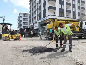 Diyarbakır’da hasarlı yollarda asfalt seferberliği
