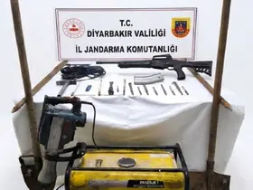 Diyarbakır’da kaçak kazı yapan 5 kişi suçüstü yakalandı

