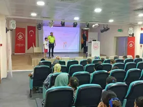 Diyarbakır’da trafik polislerinden öğrencilere trafik eğitimi
