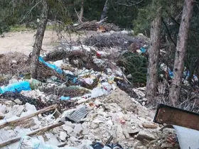 Doğanın kalbine çöp doldurdular
