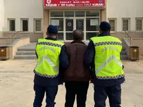Dolandırıcılıktan aranan şahıs, uygulama noktasında yakalandı
