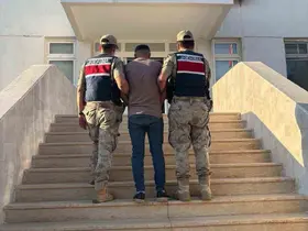 Dolandırıcılıktan aranan şahıs yakalandı

