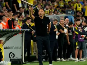 Domenico Tedesco, galibiyetle başladı
