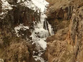 Donan şelalenin hayranlık uyandıran görüntüsü
