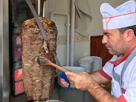 Döner ustası evinde asılı halde bulundu
