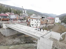 Dörtyol-Akpınar-Erikli ulaşım bağlantısını güçlendiren köprüde sona gelindi
