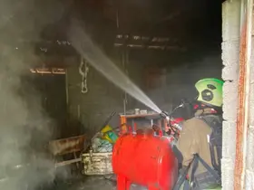 Dörtyol’da metruk bina yangını
