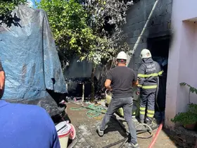 Dörtyol’da züccaciye deposu yandı
