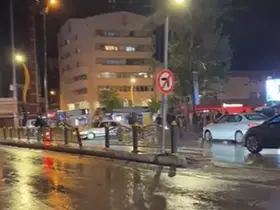 Drift atan sürücü zincirleme kazaya neden oldu, o anlar kamerada
