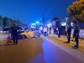 Düğün salonu önünde kaza: 4 yaralı
