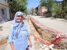 Dulkadiroğlu’nda vatandaşlardan yol tepkisi: "Biz depremde bu kadar zarar görmemiştik"

