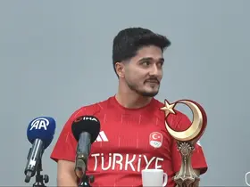Dünya şampiyonu Muhammed Furkan Özbek’ten öğrencilere ilham veren buluşma
