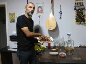 Dünyaca ünlü camiden etkilendi, unutulmaya yüz tutmuş kili yeniden gün yüzüne çıkarttı

