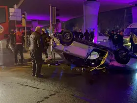 ‘Dur’ ihtarına uymayarak kaçan otomobil takla attı: 2 yaralı
