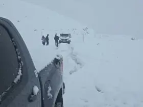 Durankaya-Şivekür yolu kar ve tipi nedeniyle ulaşıma kapandı
