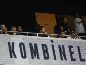 Dusan Vlahovic maçı tribünden takip etti
