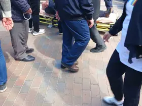 Düşerek yaralanan adama sağlık ekipleri müdahale etti
