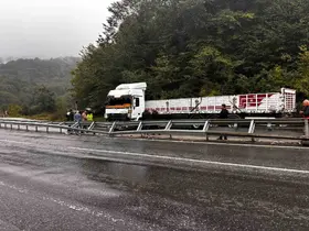 Düzce D-655 karayolunda makaslayan tır yolu trafiğe kapattı
