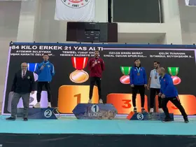 Düzce Üniversitesi öğrencisi altın madalyanın sahibi oldu
