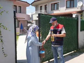 Düzce’de atık yağ kampanyasına katılanlara sıvı yağ hediyesi
