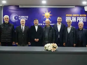 Düzce’de emekli eğitimciler AK Parti’ye katıldı

