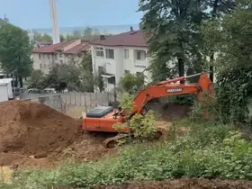 Düzce’de inşaat alanında toprak kaydı, bina sakinleri sokağa döküldü