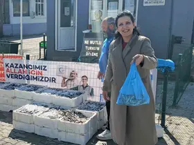 Edirne’de 350 kilogram hamsi dağıtıldı
