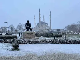 Edirne’de kar yağışı etkili oluyor
