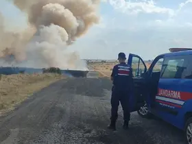 Edirne’de merada yangın çıktı: Yoğun duman trafiği durma noktasına getirdi
