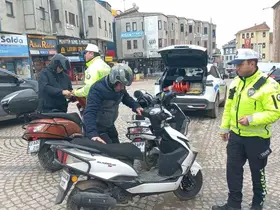 Edirne’de motosiklet sürücülerine trafik denetimi
