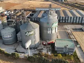 Edirne’de sıvı yağ fabrikasının ayçiçeği çekirdeği silosunda yangın çıktı
